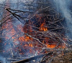 На астраханских свалках дежурят пожарные