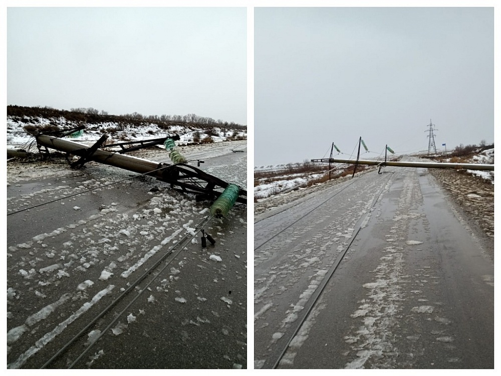 Упавшие высоковольтные опоры ЛЭП заблокировали дороги в села Житное, Чулпан, Маячное