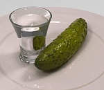 Медики объяснили, почему нельзя закусывать маринованными огурцами