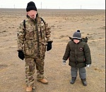 Астраханские силовики отобрали у мужчины, не менявшего паспорт со времен СССР, ребенка