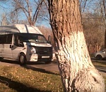 В Астрахани водитель маршрутки объехал пробку по тротуару