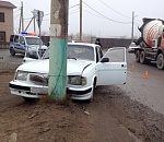 В Астрахани автомобиль врезался в столб: водитель умер, но не от травм, а от инфаркта