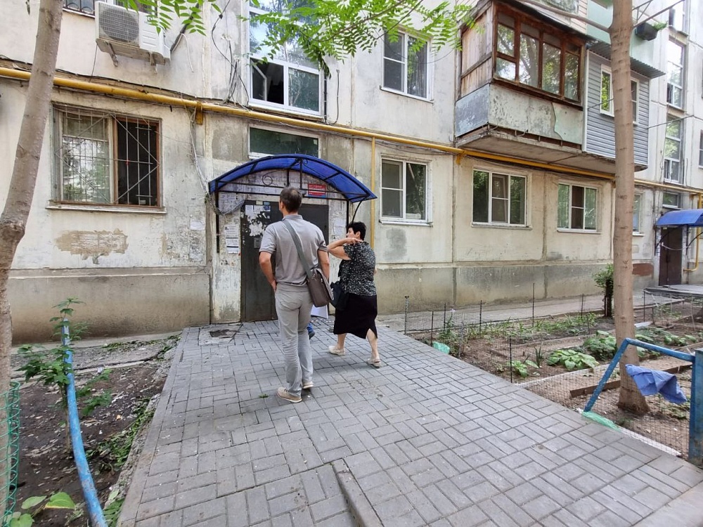 Жильцов дома в Астрахани, где взорвался газ,  стали запускать в квартиры