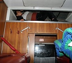 Астраханские пограничники поймали нелегалку, прятавшуюся под крышей вагона