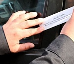 В Астрахани водитель за пять минут стал пешеходом из-за долгов