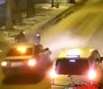 В Астрахани водитель BMW сбил ребенка на глазах у матери и скрылся: видео