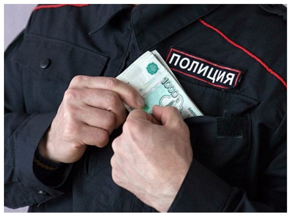 Астраханские сотрудники ДПС заплатят штраф в 133 раза превышающий ничтожную взятку
