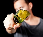 Под Астраханью сельчанин угрожал убить жену "розочкой" от бутылки