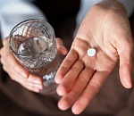 Это убивает больше всех людей: доктор Мясников назвал самое опасное лекарство 