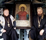 На севере Астраханской области в небе кружила «Нерушимая Стена»: над Знаменском прошел воздушный Крестный ход