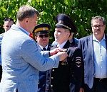 Астраханского полицейского наградили за спасение тонущего ребенка