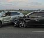 В Астрахани автомобиль дважды врезался в одну и ту же машину 