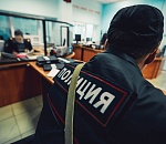 Парень в розыске хотел получить права в Астраханской области, но полицейские все испортили