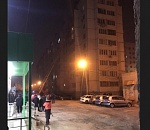 15 человек эвакуировали из-за крупного пожара в многоэтажке на Зеленгинской в Астрахани