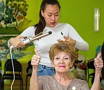 Все ушли красивые: в астраханском соццентре прошел парикмахерский карнавал