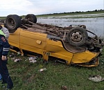 Оторвалось колесо: подробности ДТП с перевернувшейся ГАЗелью на астраханской трассе