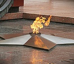 Суд заключил под стражу двух молодых людей, потушивших Вечный огонь в Астрахани