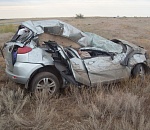 Под Астраханью иномарка снесла бетонную стелу: автоледи погибла 