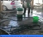 Астраханец снял на видео жуткую антисанитарию при розливе кваса