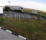 Появилось видео столкновения грузовиков под Астраханью, где погиб водитель 