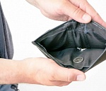 Больше трети опрошенных астраханцев тратит свою зарплату за неделю