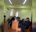 Замглавы сельсовета под Астраханью заставил сотрудницу отдать ему премии