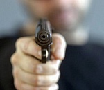 Под Астраханью полицейский угрожал сельчанину табельным оружием