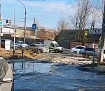 Кортеж астраханского губернатора застрял на льду