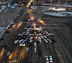 Астраханцы выставили свои автомобили в форме ёлочки