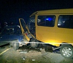 В Астраханской области столкнулись маршрутка и легковушка: погибло три человека