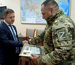 Астраханского министра наградили медалью за помощь бойцам СВО