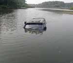 В Астраханской области автомобиль опрокинулся в воду: два человека погибли