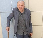 Астраханский бездомный, у которого отобрали российский паспорт на Украине, просит милостыню на Больших Исадах