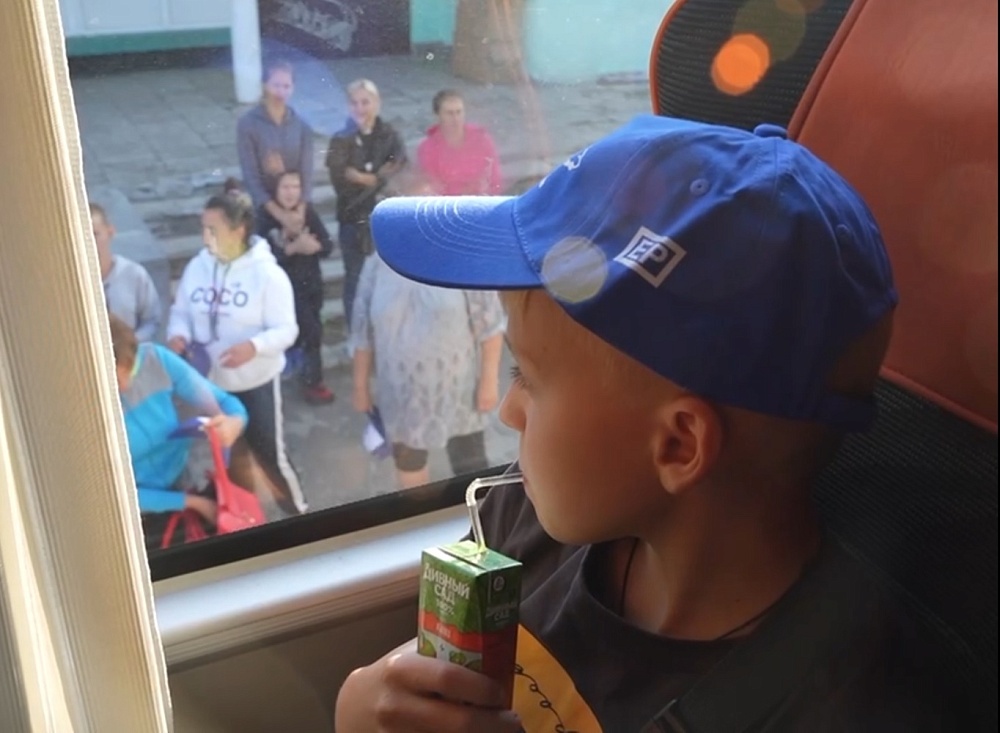 В Астрахань на летние каникулы прибыли дети из Луганска