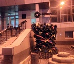 У администрации Ленинского района Астрахани установили огрызок ёлки