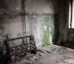 В Астрахани заколотят окна аварийного дома по иску прокуратуры