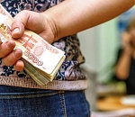 В центре Астрахани из шкафчика в салоне красоты похитили 4 700 000 рублей