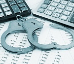 Замглавы Икрянинского района и его жена пошли под суд за махинации