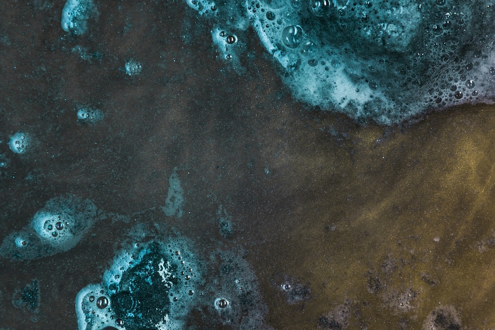 На астраханской реке обнаружен разлив нефти площадью более 2 000 кв. метров 