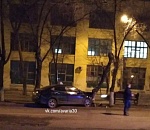 В Астрахани такси, вылетев с проезжей части, протаранило дерево