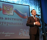 Астраханский губернатор наградил муниципальных чиновников