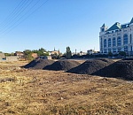 На пепелище возле Астраханского театра оперы что-то собираются строить