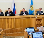 Добавили на ЖКХ и социальные расходы: бюджет Астраханской области скорректировали