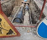 Возле Дворца бракосочетания разрыта дорога