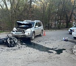 На правобережье Астрахани в ДТП с участием двух иномарок и мотобайка пострадал 17-летний парень