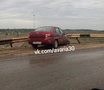 В Астрахани автомобиль едва не вылетел с моста