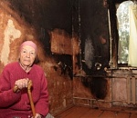 В Астрахани трое парней спасли из огня пенсионерку