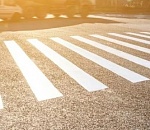 В Астрахани школьников встретят блестящие "зебры"