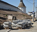 Откосы Астраханского кремля становятся аккуратнее