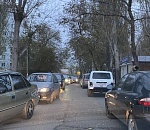 Юго-Восток-3 задыхается от припаркованных авто, жители просят запретить парковку